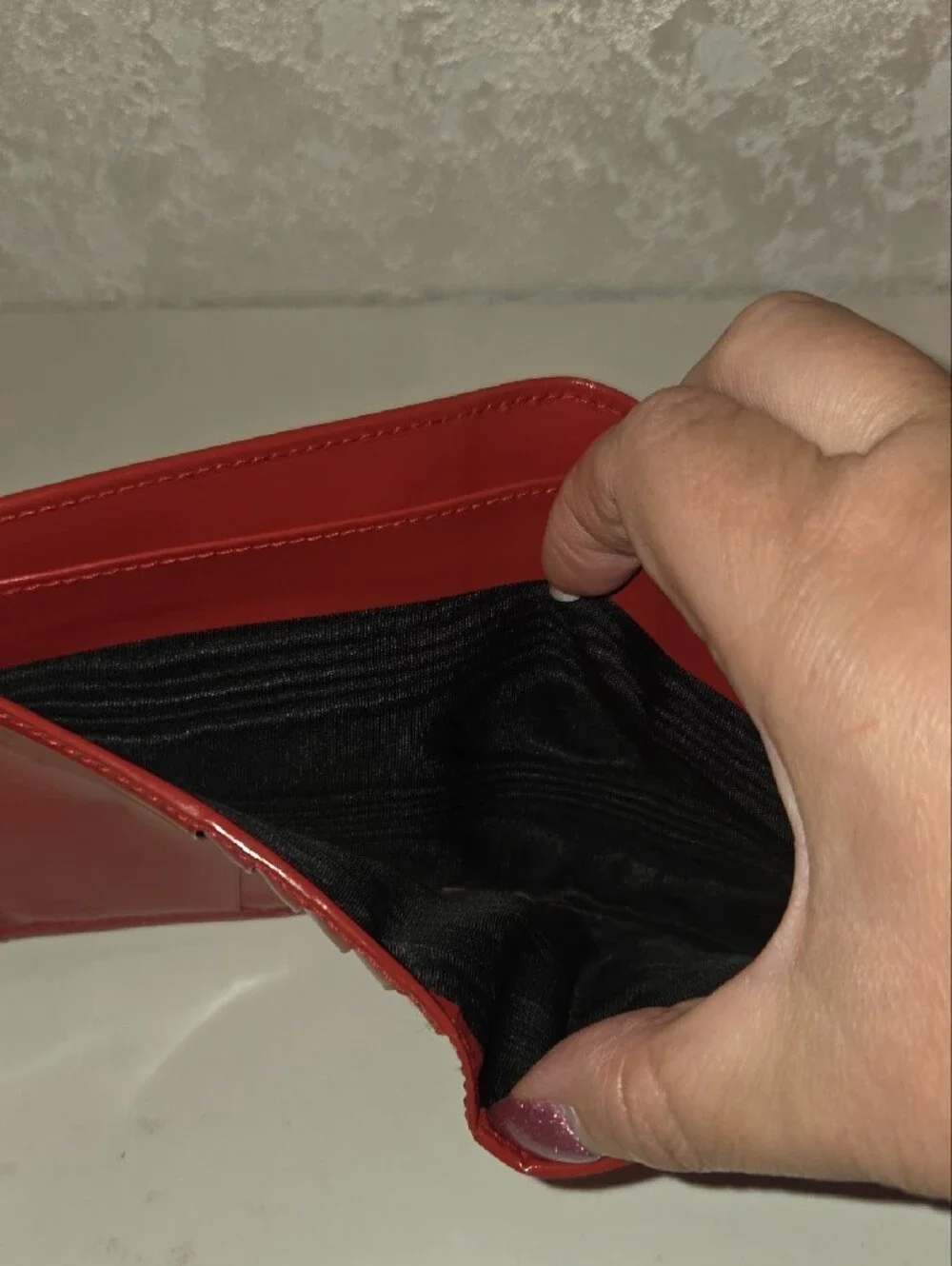 LOW START Gucci Red Patent Cardholder Wallet - Picture 11 of 12
